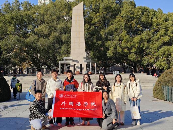 融通中外学贯文理 承扬精神矢志报国——外国语学院2025级本研新生参观徐汇校区